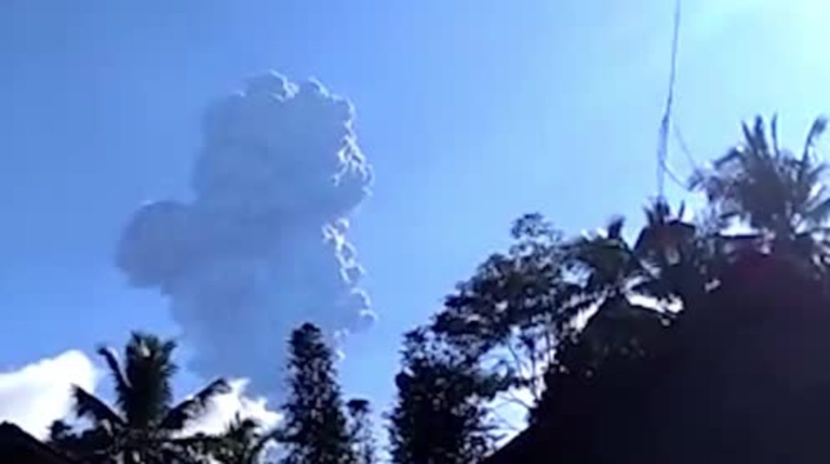 Indonesia: Una nube de cenizas se eleva 6 kilómetros sobre el monte Merapi al entrar este en erupción