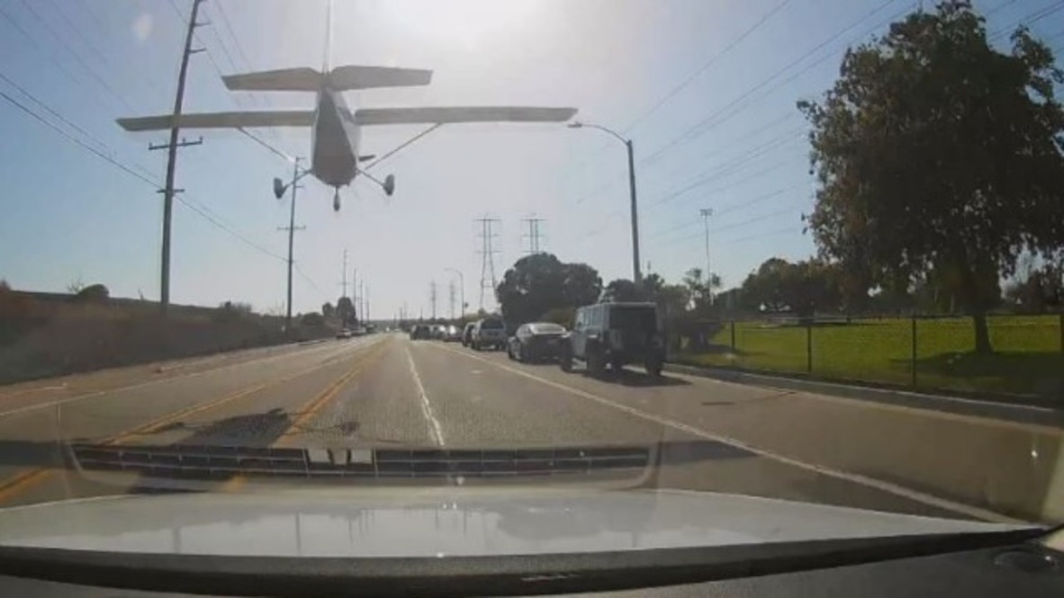 See plane make emergency landing on busy US road