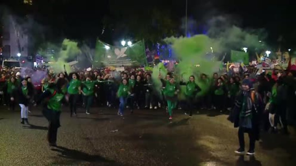 Argentina: Miles de personas se reúnen para exigir el derecho al aborto legal