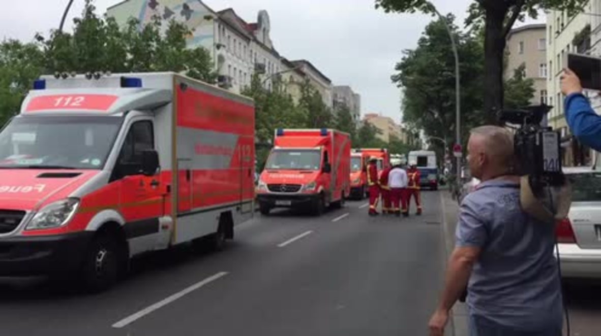 Alemania: Los servicios de emergencia evacuan una escuela en Berlín por una “situación peligrosa”