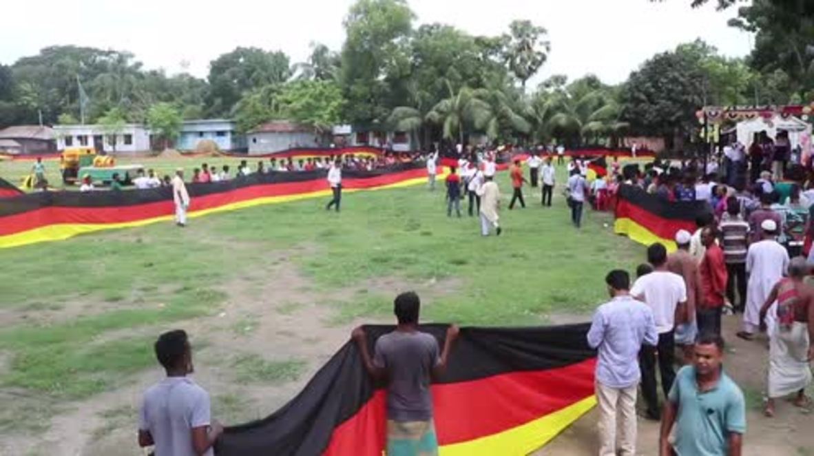 Bangladesh: Un hombre vende sus tierras para construir la bandera alemana más grande del mundo antes del Mundial