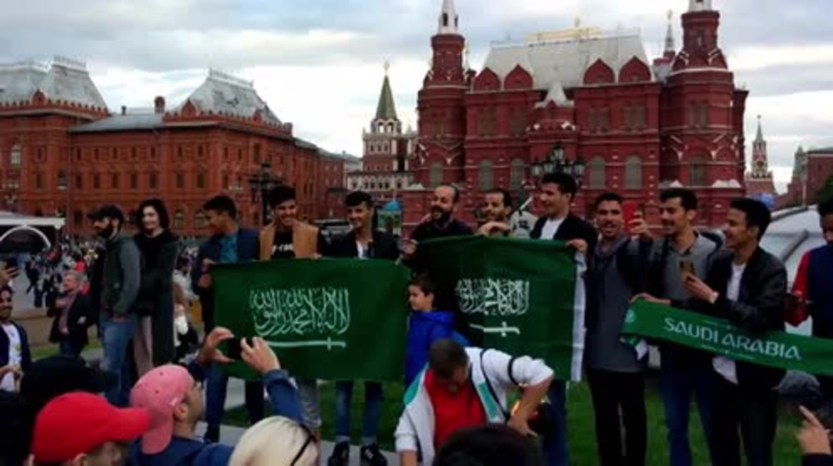 Russia: Fans build excitement for World Cup in central Moscow