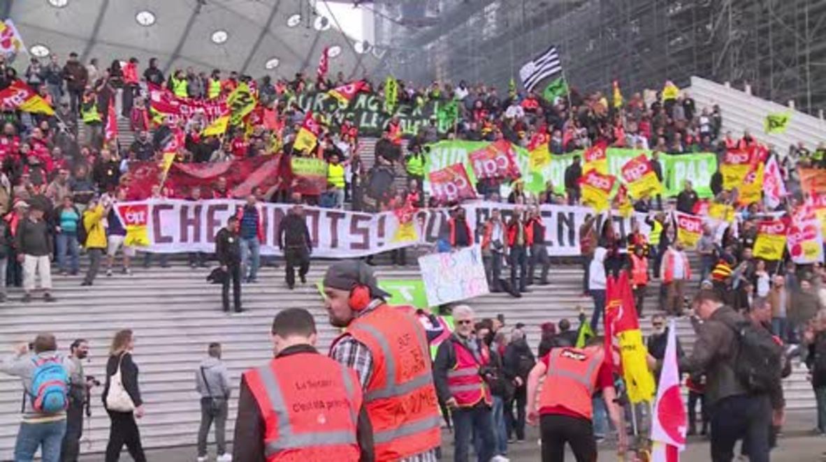 France: Paris rallies against Macron's railway reform