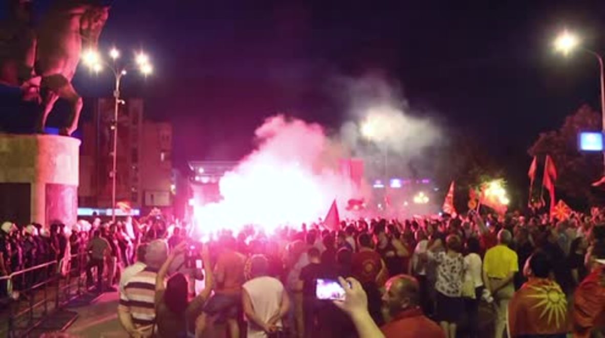 Macedonia: Hundreds protest name change deal with Greece