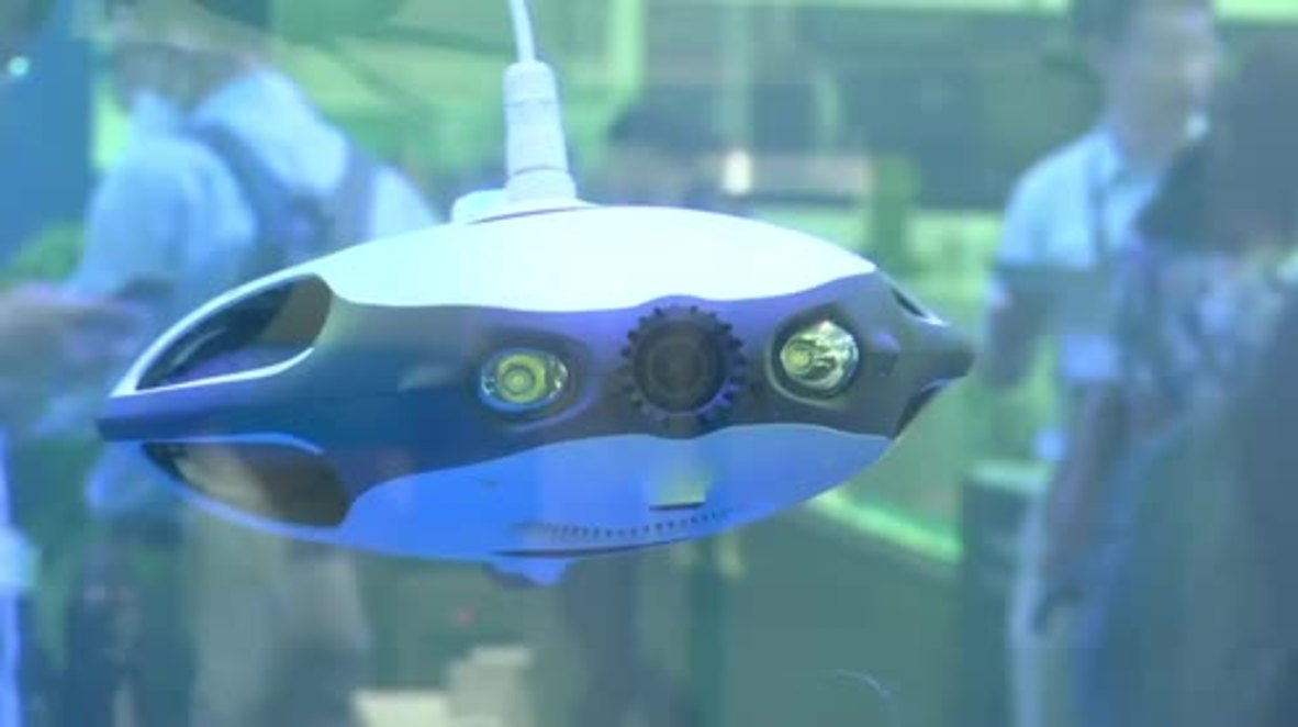 China: El "dron de pesca" Power Dolphin es presentado en la feria de electrónica CES Asia
