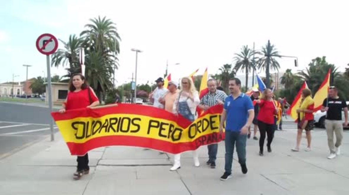 Spain: Far-right protesters rally against migrants moored in Valencia port