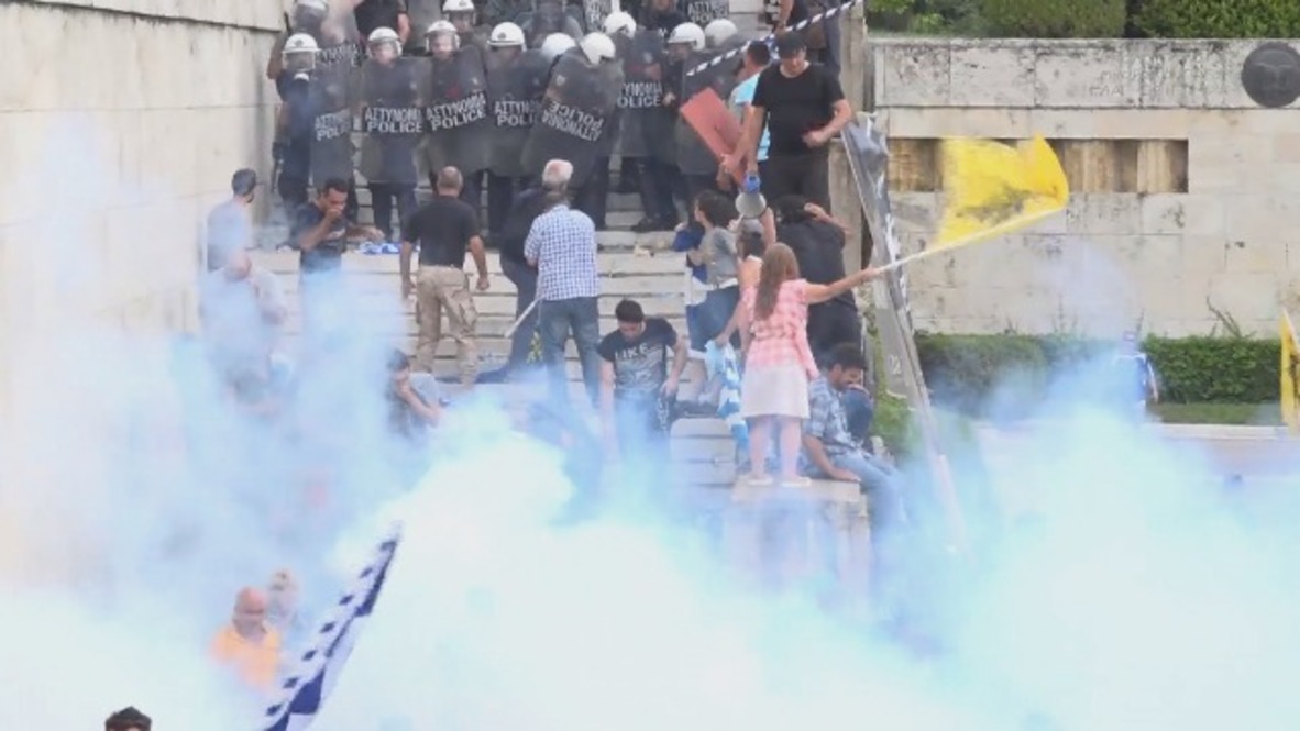 Greece: Clashes erupt as protest escalates against Macedonia name change deal