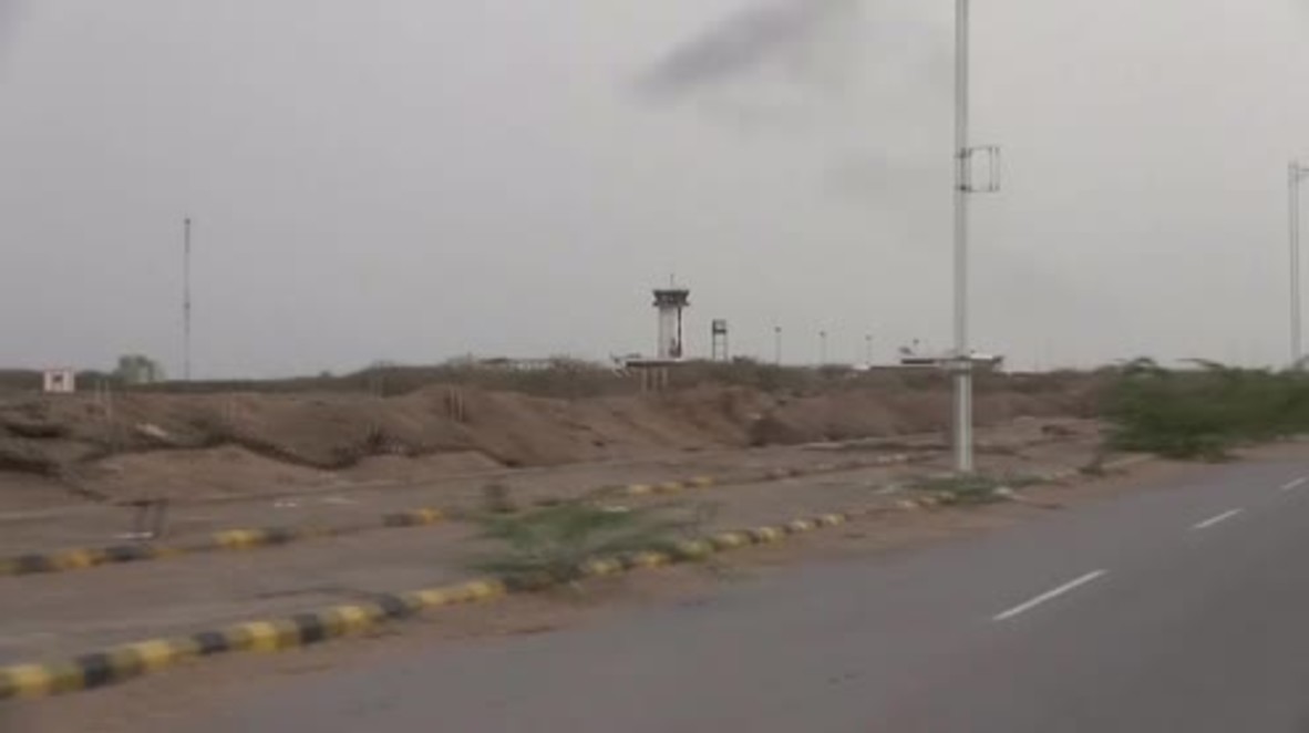Yemen: Smoke rises over Hodeidah airport as Houthis, coalition forces keep fighting