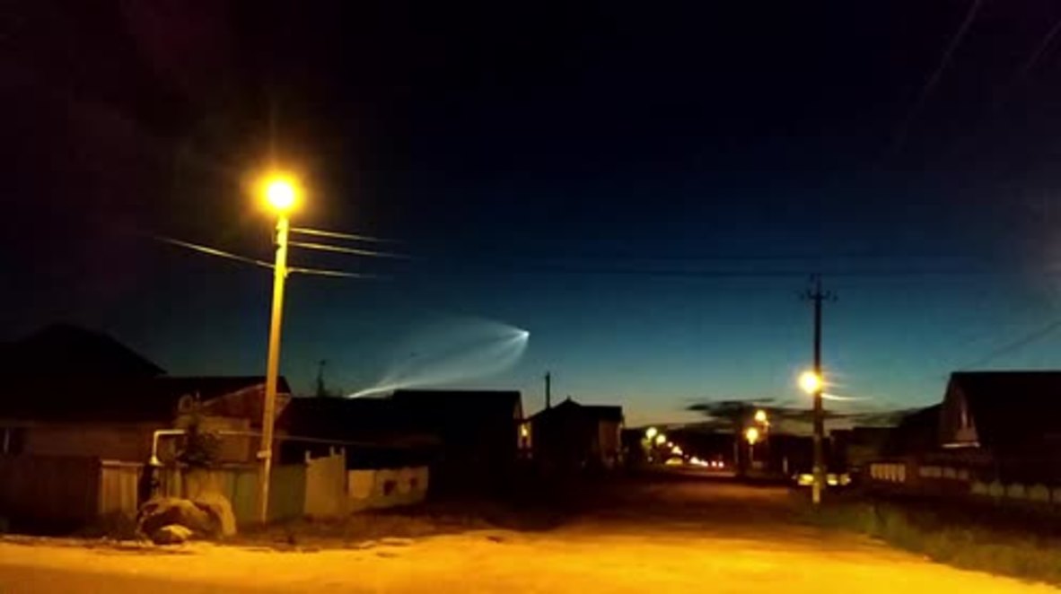‘It’s something weird!’ – stunned onlookers observe strange object streaking across night sky