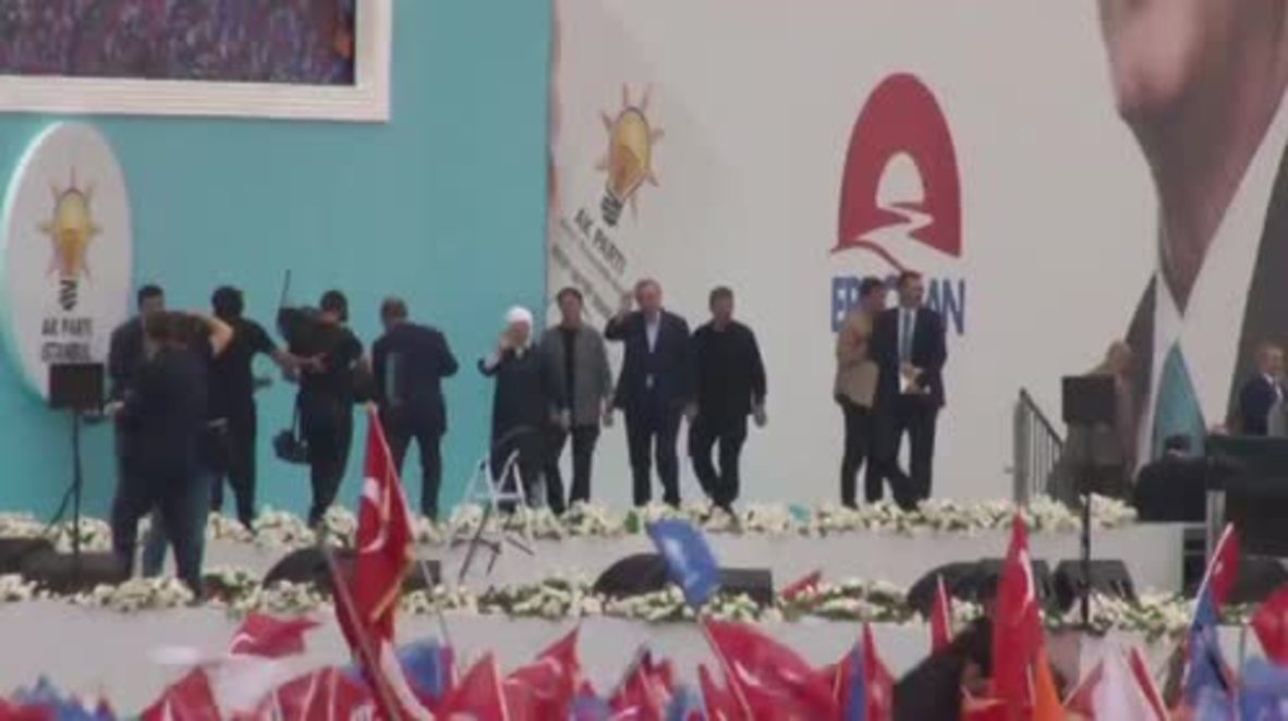 Turquía: Miles de personas asisten a un mitin de campaña de Erdogan
