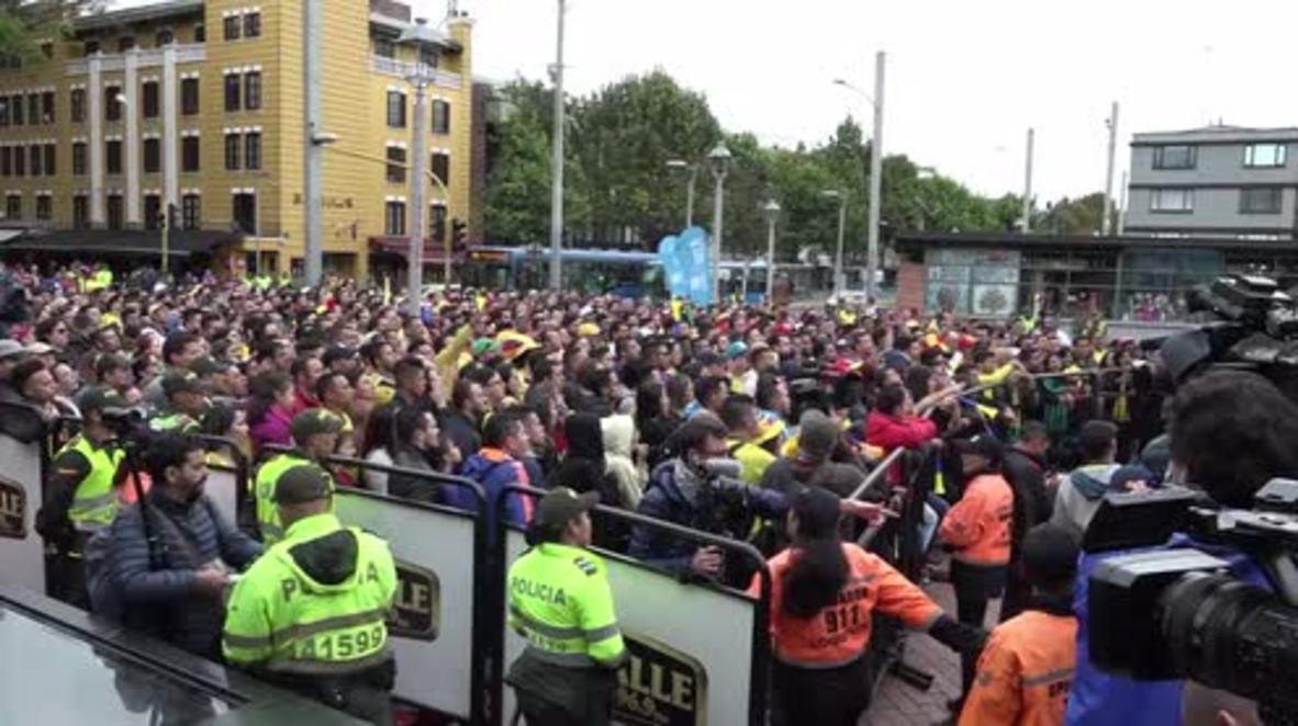 Colombia: Aficionados reunidos en Bogotá mientras Colombia pierde 2 - 1 ante Japón