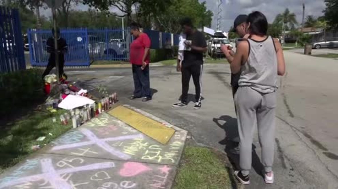 USA: Fans gather at site of rapper XXXTentacion's slaying in Florida