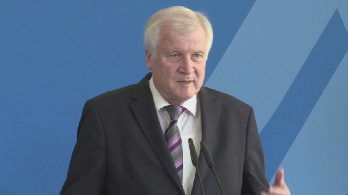 Germany: New BAMF chief to 'restore confidence' after asylum scandal - Seehofer