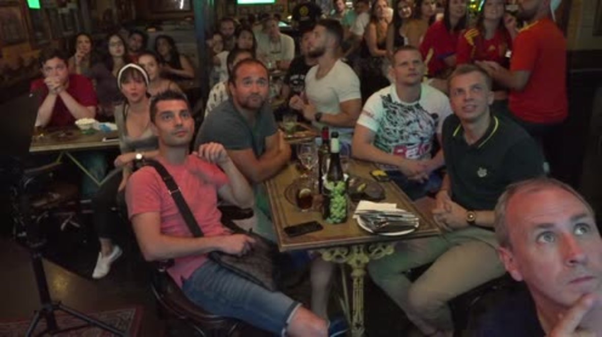 España: Aficionados de La Roja sufren durante la ajustada victoria de España sobre Irán por 1 a 0