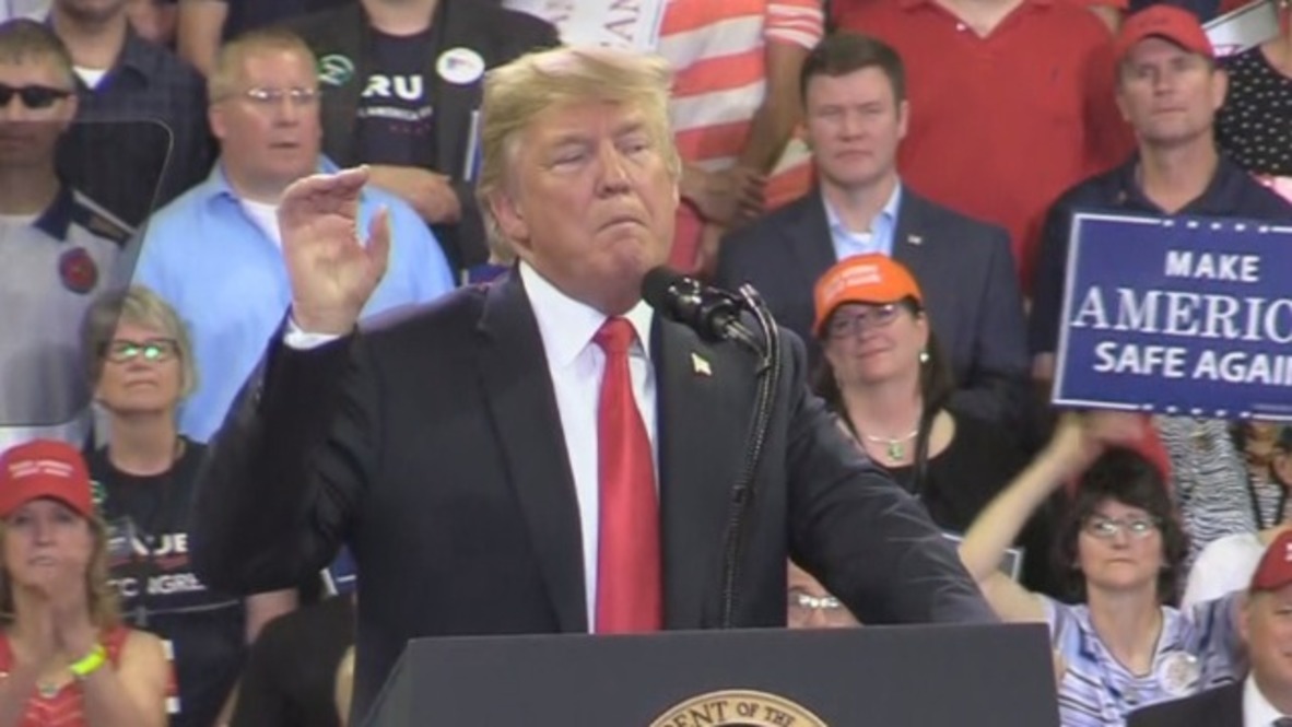 EE.UU.: "¡Él necesita un corte de pelo más que yo!" - Trump critica a un manifestante en Duluth