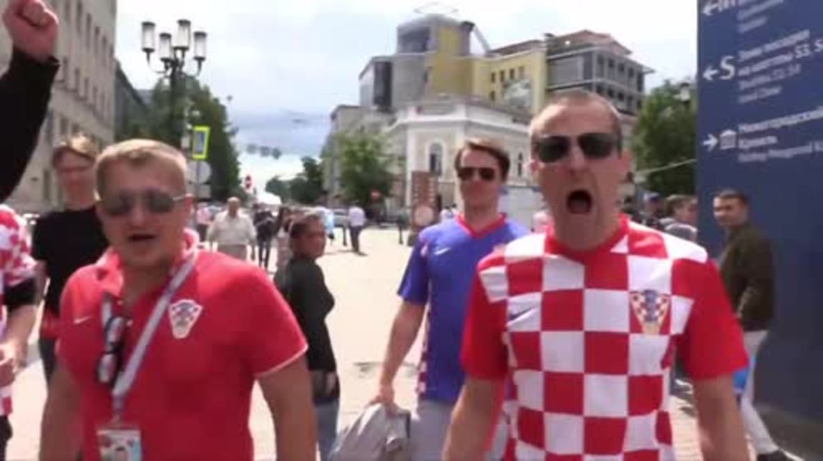 Rusia: Aficionados argentinos y croatas inundan Nizhny Novgorod antes del partido de la Copa del Mundo