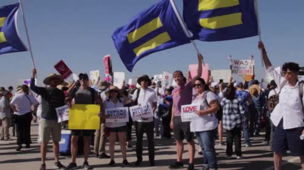 USA: 'Traumatising' - Protest outside Texan detention centres for minors