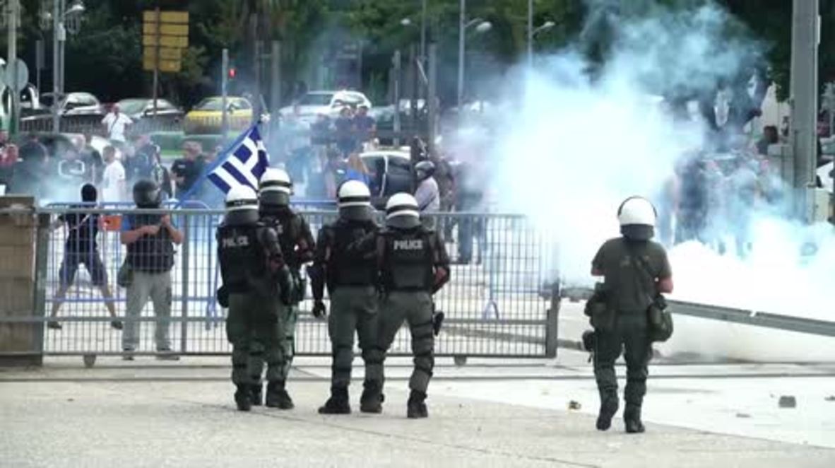 Grecia: Gas lacrimógeno y violentos enfrentamientos en Tesalónica por el acuerdo con Macedonia para su nombre oficial
