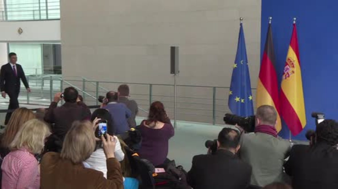 Germany: Merkel, Spanish PM Sanchez agree to cooperate on migrant policy