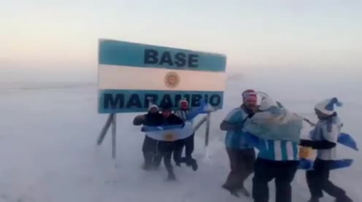 Argentinians defy polar winds to celebrate WC win