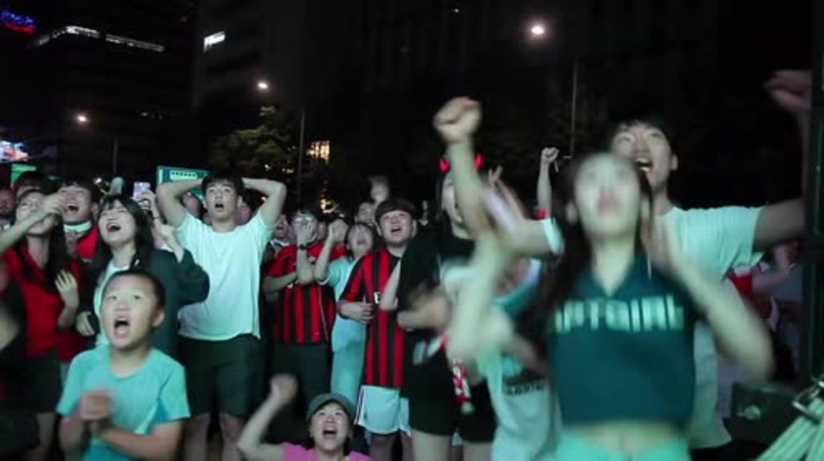 Corea del Sur: Aficionados de Corea del Sur celebran la victoria sobre Alemania