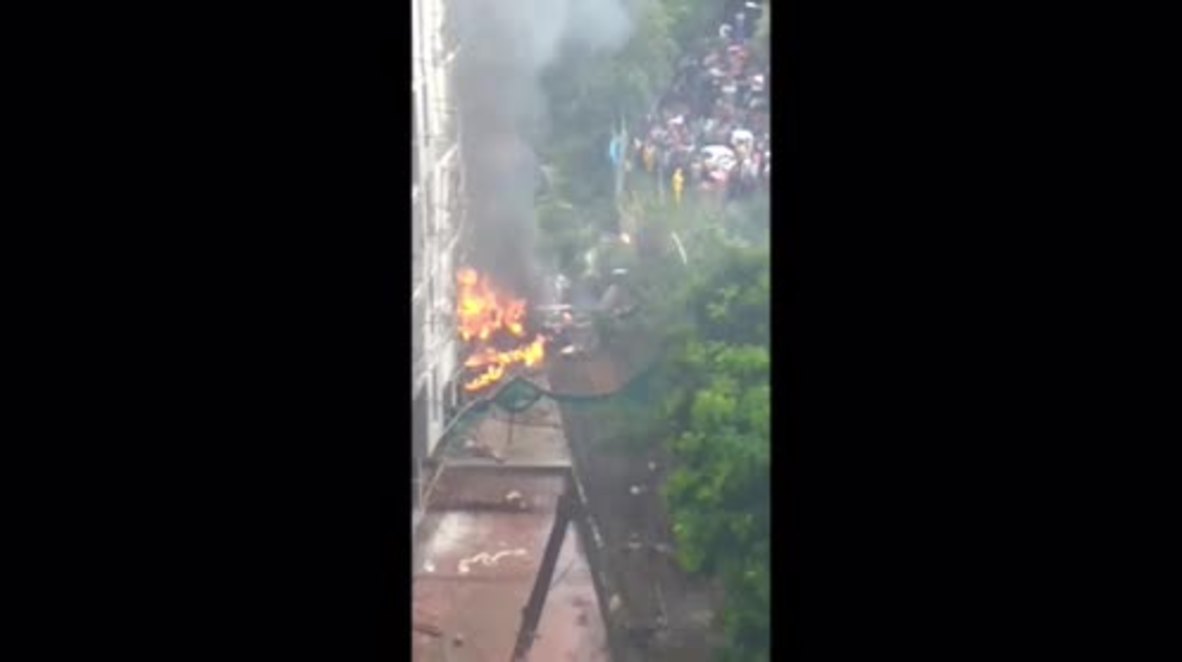 India: Una avioneta se estrella en un distrito de Bombay densamente poblado matando a cinco personas