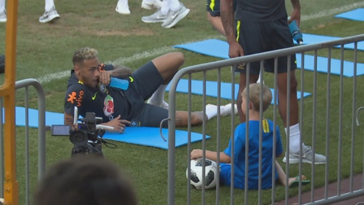Rusia: Neymar y el resto de La Canarinha se entrenan antes de su partido de octavos contra México