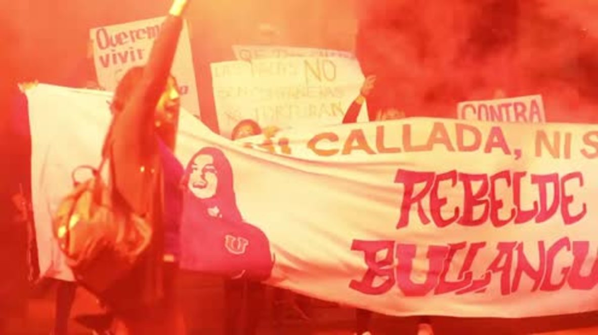 Chile: Una marcha de mujeres inunda las calles de Santiago para protestar contra el feminicidio