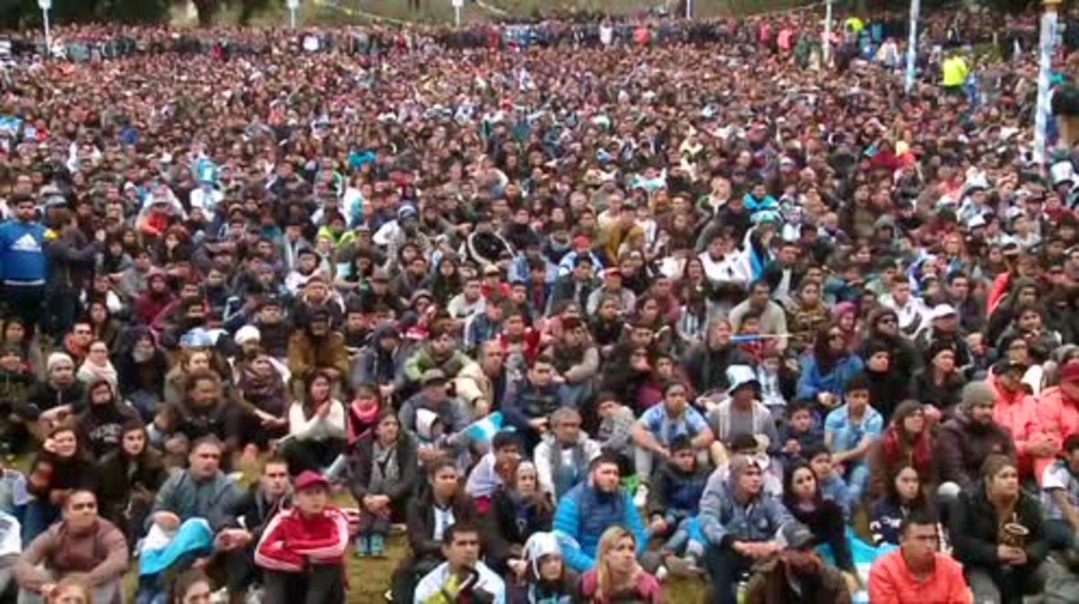 Argentina: Fans celebrate equaliser in France game
