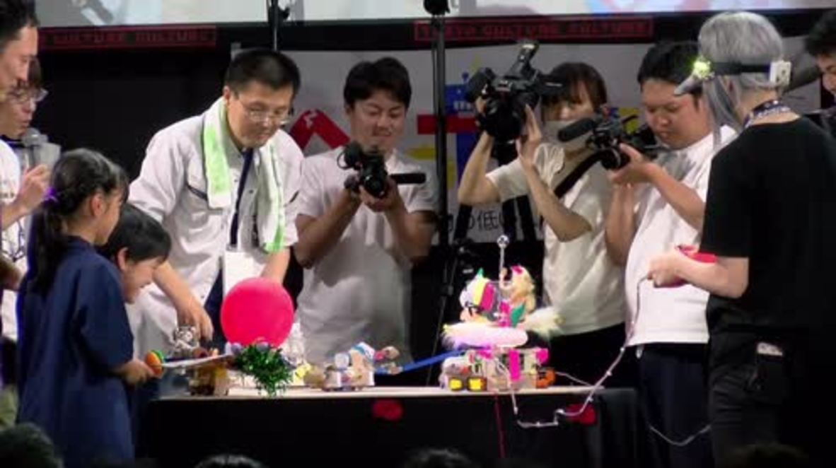 Crappy robots compete in sumo at 2018 Hebcon in Tokyo