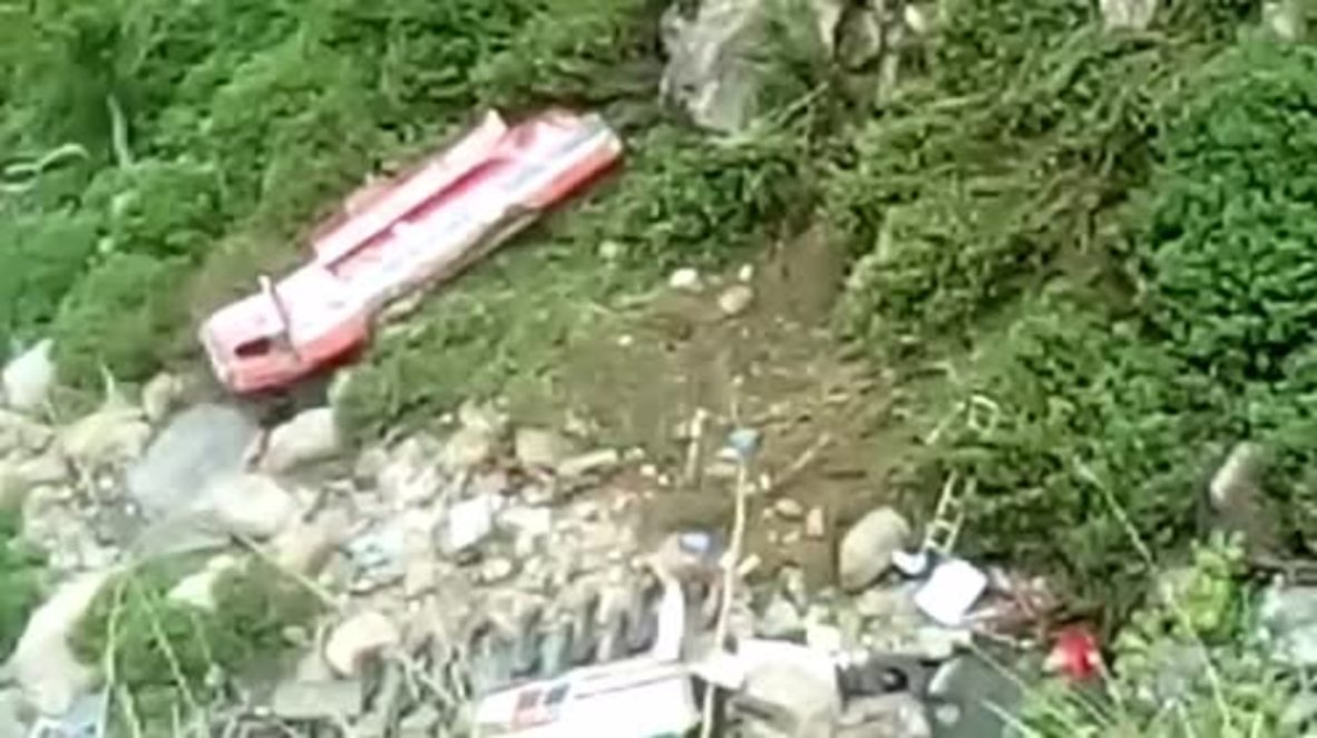 India: Más de 40 muertos y tres heridos tras un accidente de autobús