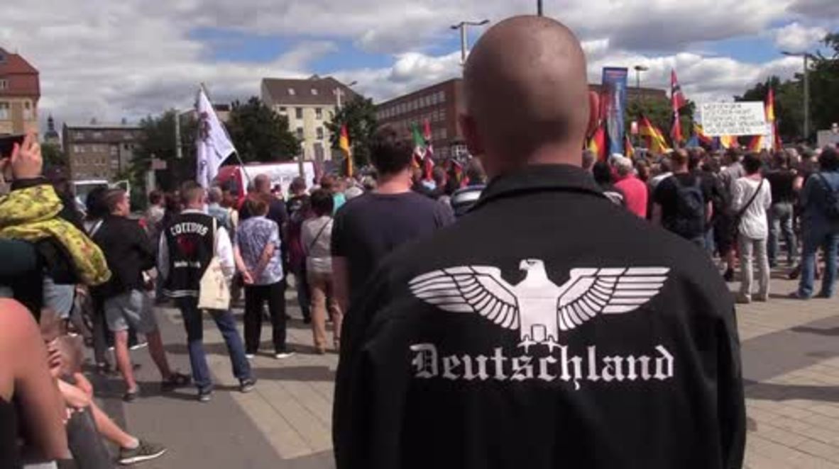 Alemania: Manifestantes contra los refugiados exigen en Cottbus que Merkel dimita