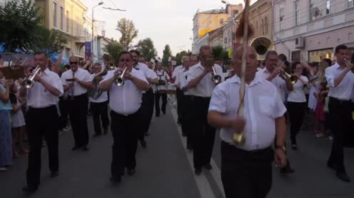 Rusia: Un carnaval se adueña de las calles de Samara antes del partido entre Brasil y México