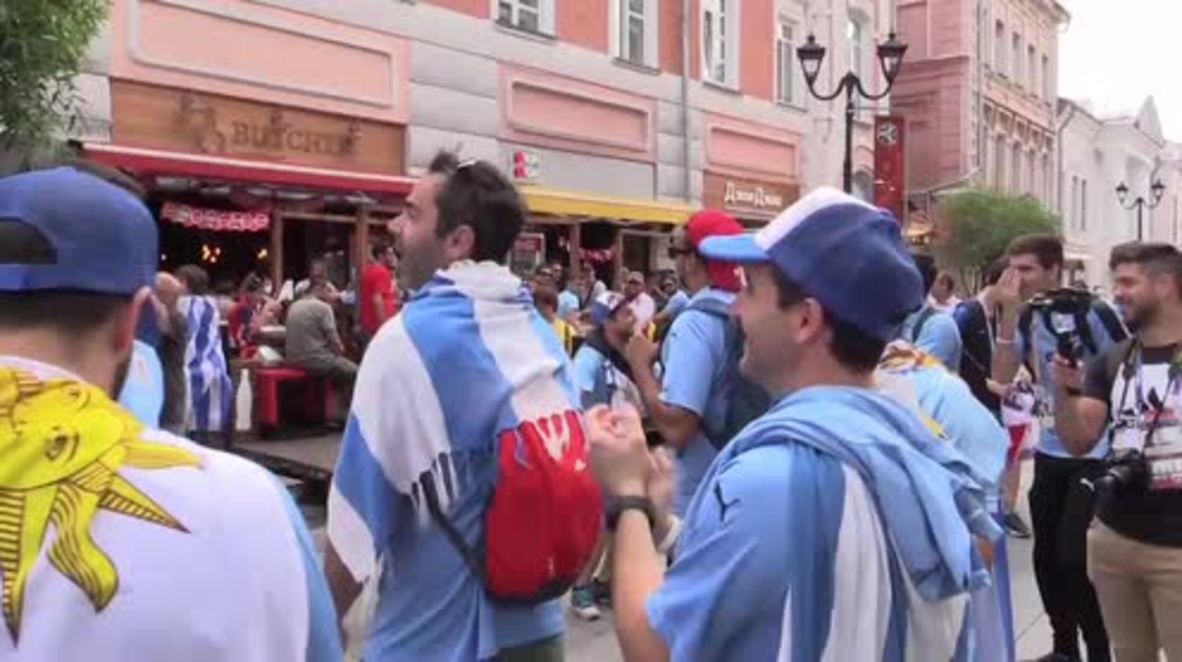 Russia: Uruguay and France fans take over Nizhny Novgorod