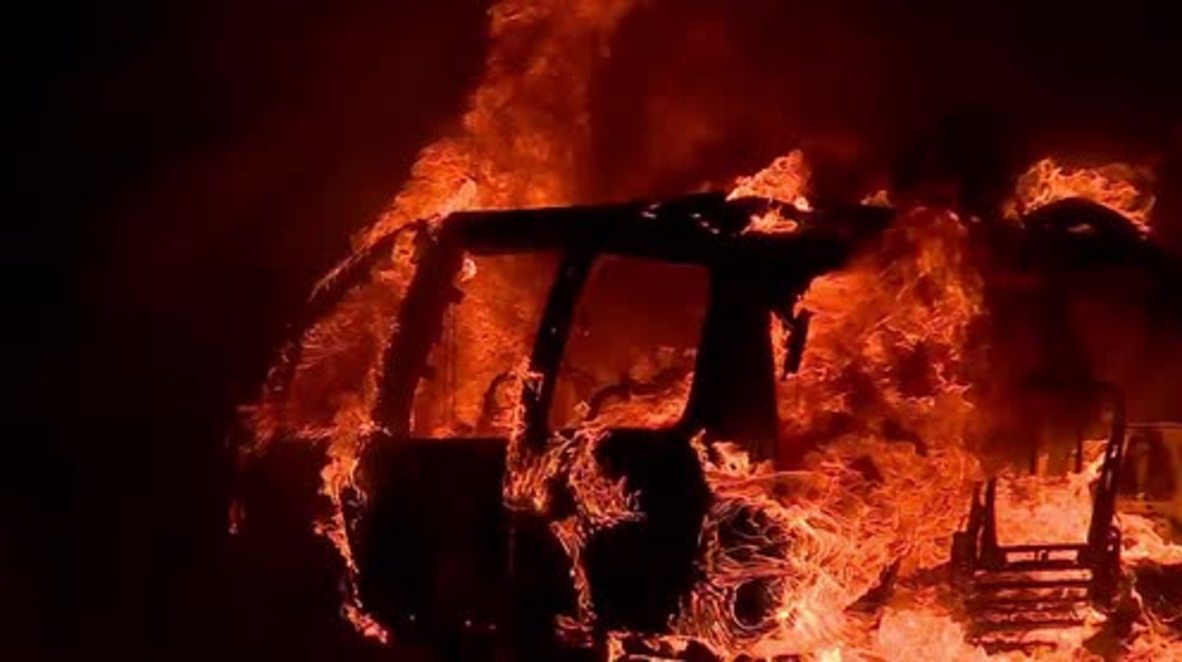 Francia: Quema de vehículos en Nantes por el asesinato de Fofana