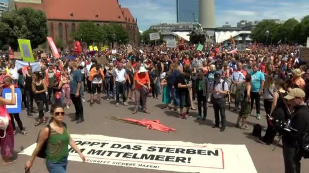 Germany: Thousands decry criminalisation of sea rescue missions in Berlin
