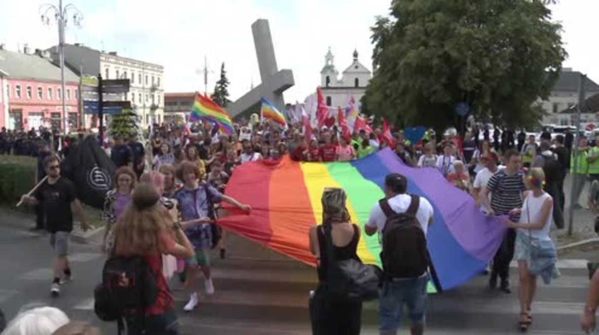 Poland: Right-wing protesters stop Czestochowa's first ever LGBT parade