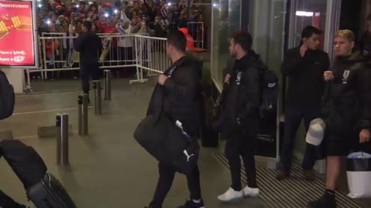 Uruguay: Fans welcome home Uruguay team after WC elimination