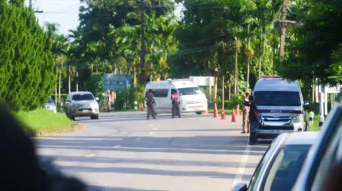 Thailand: Helicopter brings first rescued children to hospital