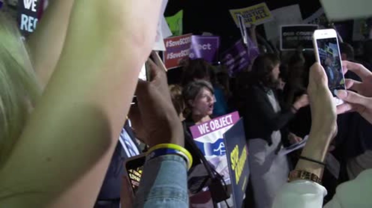 USA: 'Stop Kavanaugh!' - Sanders joins rally outside Supreme Court following Trump's nomination