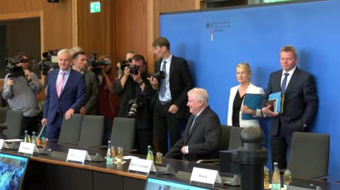 Germany: 69 deportations on my 69th birthday - Seehofer unveils migration plan