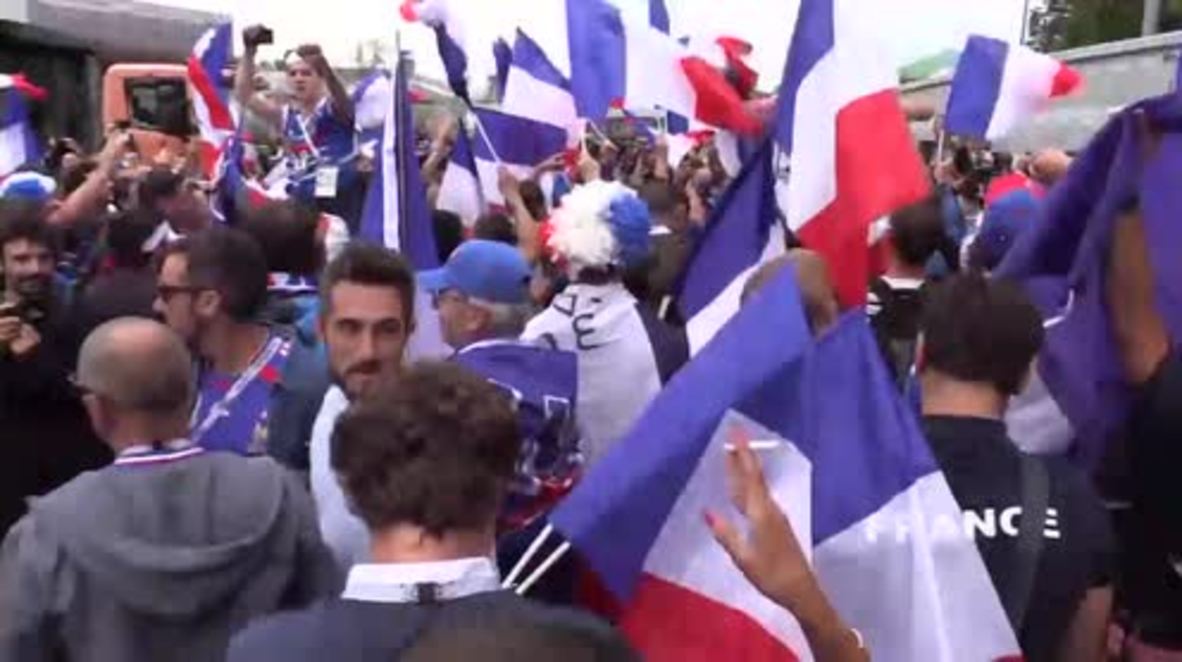 Russia: Les Bleus fans sing and dance way to stadium
