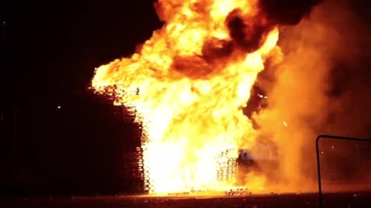 UK: Eleventh night bonfires and disturbances in Belfast
