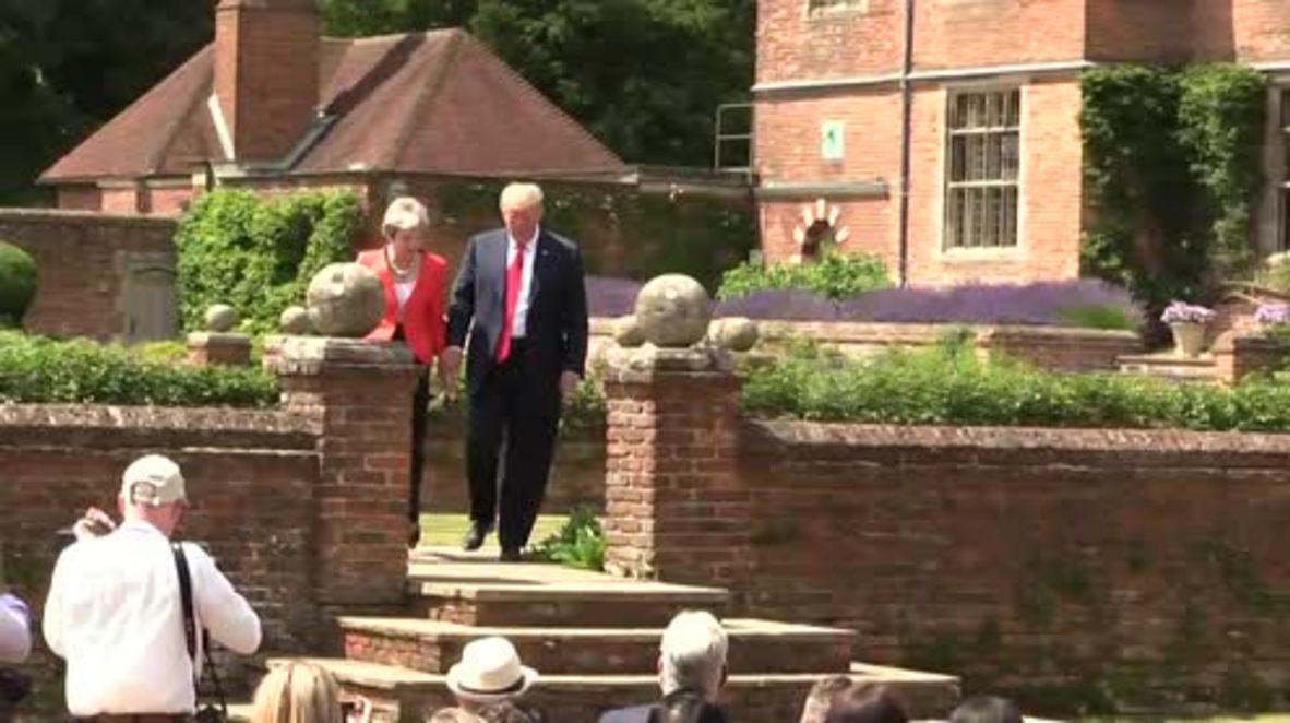 UK: 'CNN is fake news, I don't take questions from CNN' - Trump in the UK