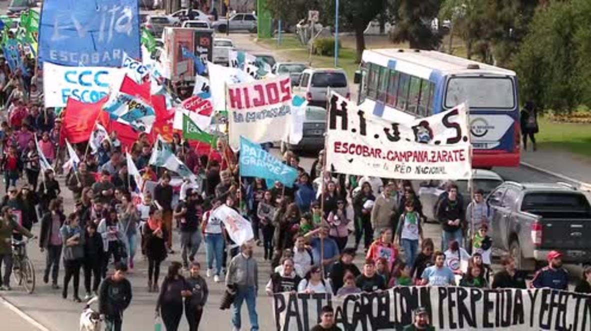 Argentina: Human rights abuser granted home arrest pursued by protesters