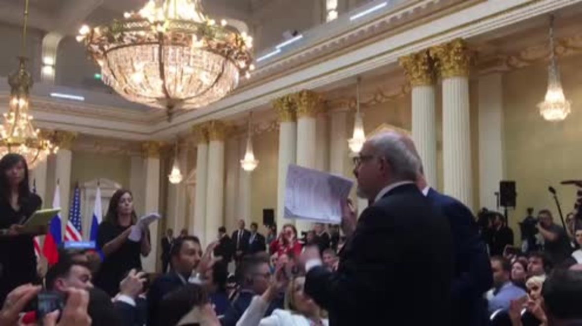 Finlandia: Sacan de la rueda de prensa de Trump y Putin a un activista
