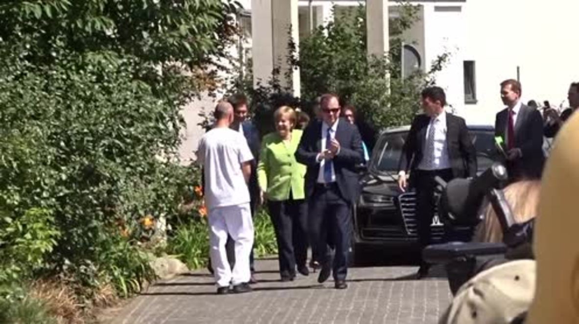 Alemania: Merkel visita un asilo de ancianos en Paderborn