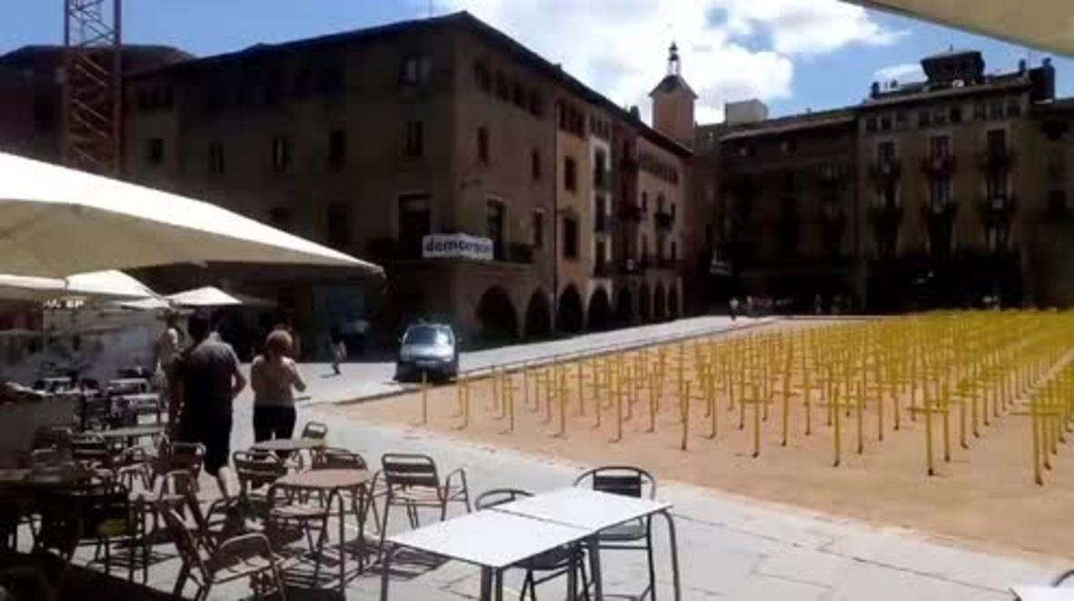 Spain: Car ploughs through crosses erected in support of imprisoned politicians
