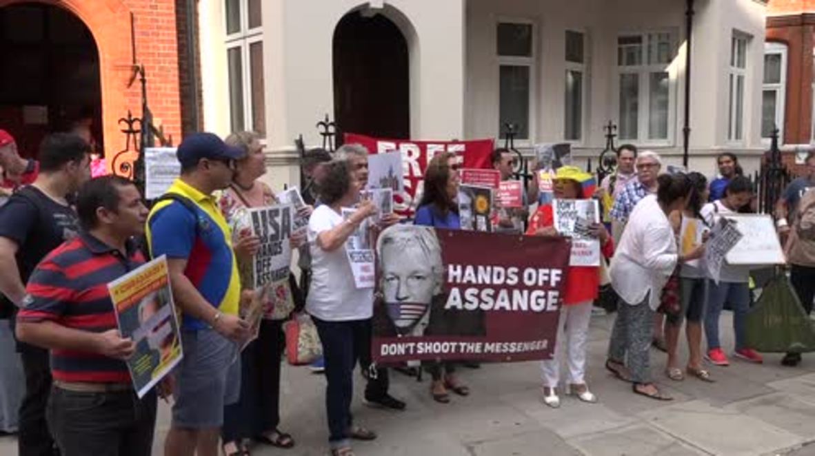 UK: Embassy protest against Assange arrest