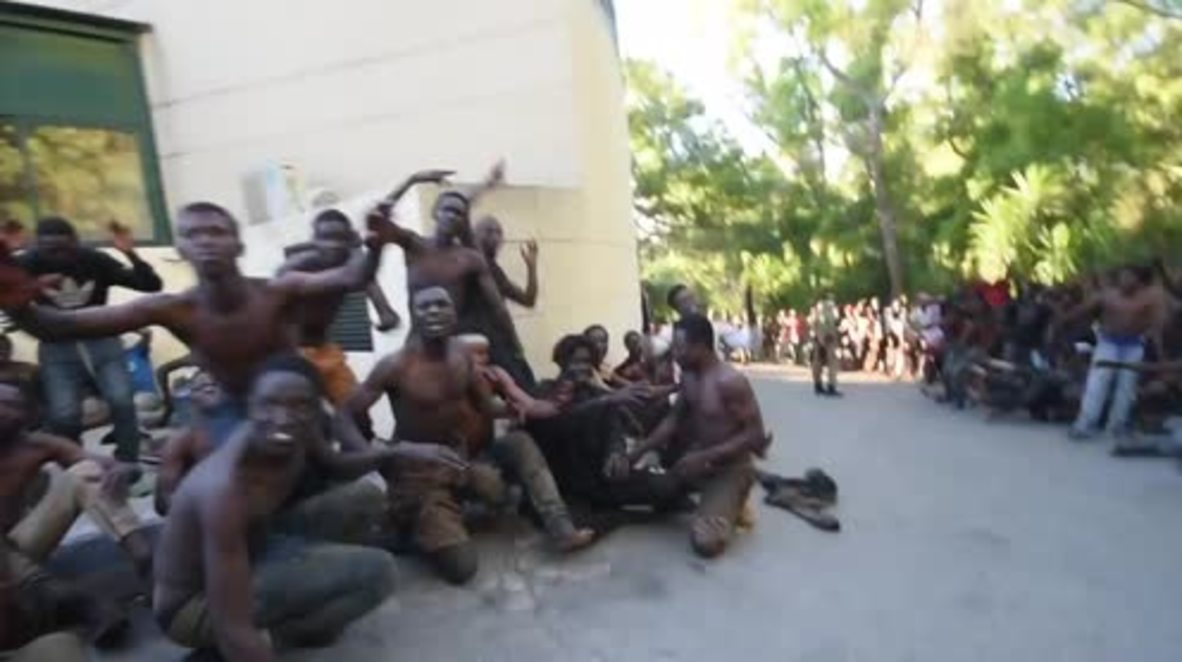 Spain: 400 migrants scale border fence in Ceuta